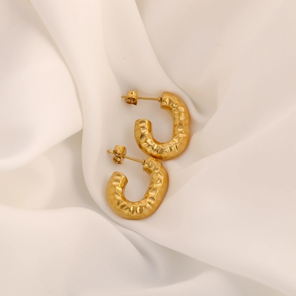 NEW💎18K Gold Plated Chunky Hoop Earrings*Small Chunky Hoops* - Picture 2 of 4